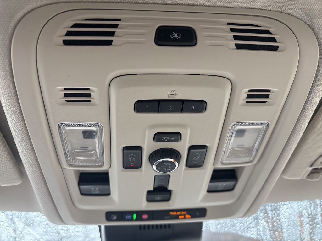 Used 2023 GMC Yukon Denali w/ Denali Reserve Package image 26