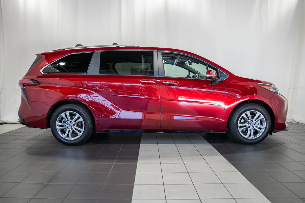 Used 2024 Toyota Sienna Platinum AWD/4WD image 3
