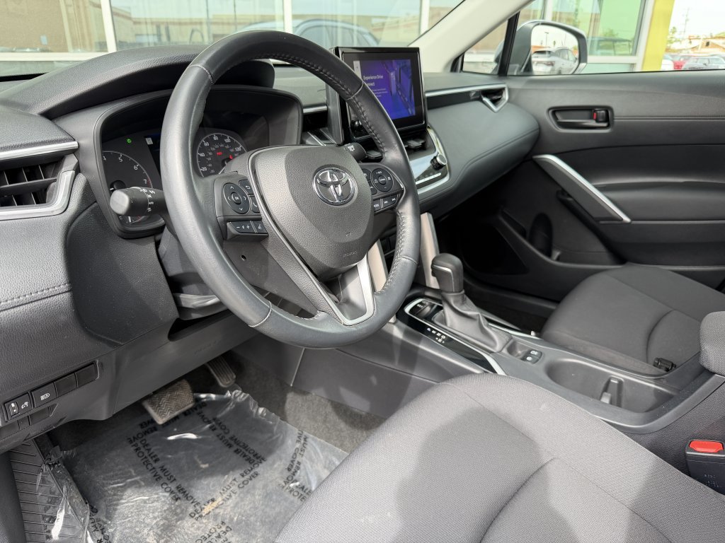 Used 2023 Toyota Corolla Cross LE AWD/4WD image 31