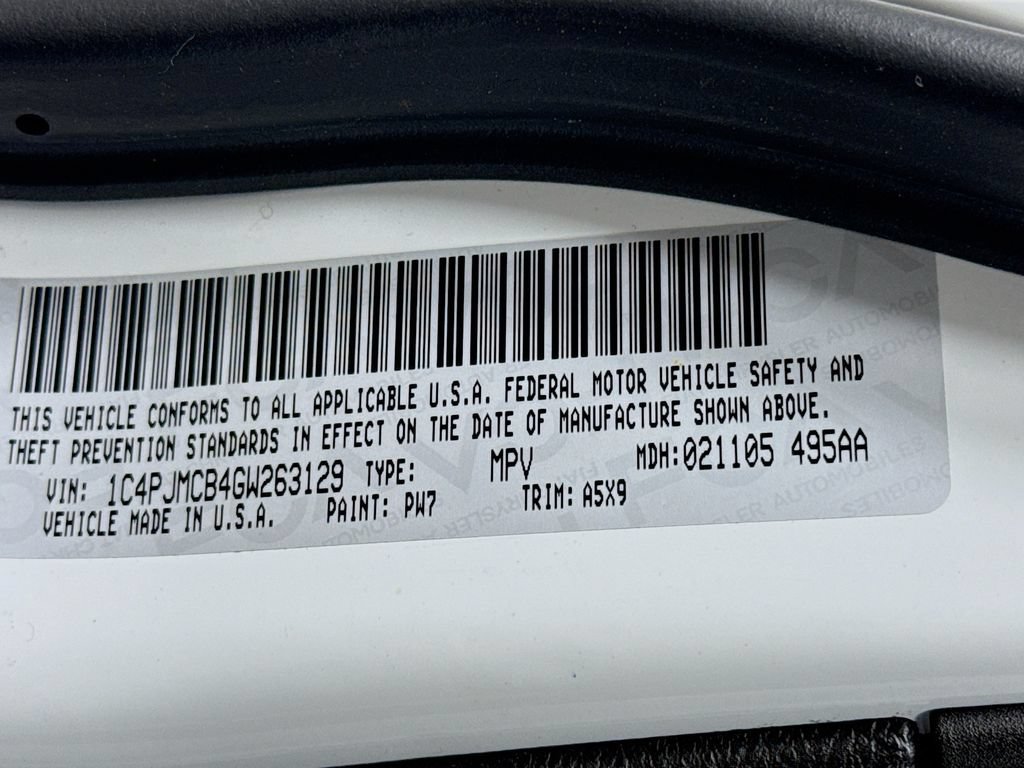 Used 2016 Jeep Cherokee Latitude w/ Comfort/Convenience Group AWD/4WD image 36