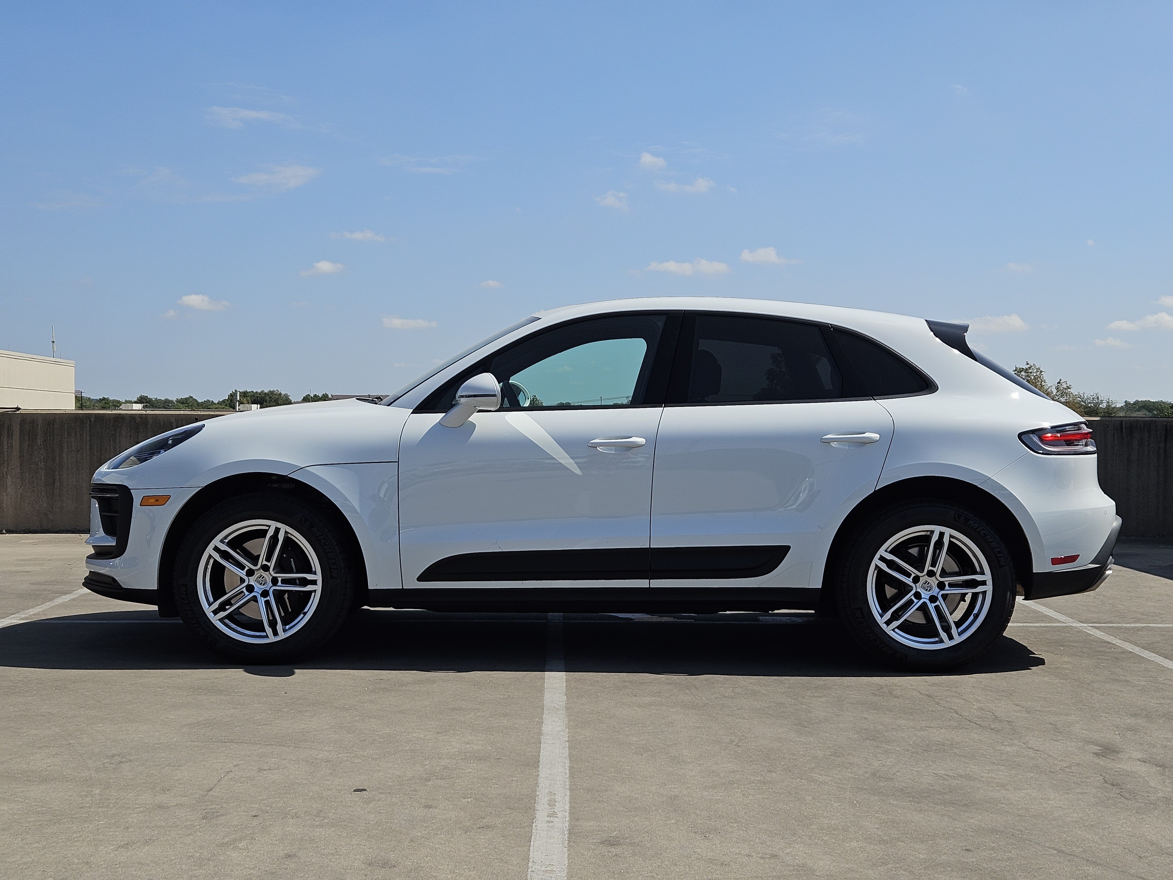 Certified 2026 Porsche Macan AWD/4WD image 2