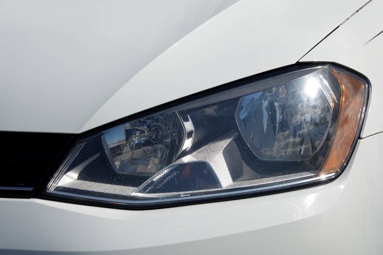 Used 2015 Volkswagen Golf TDI S FWD image 40