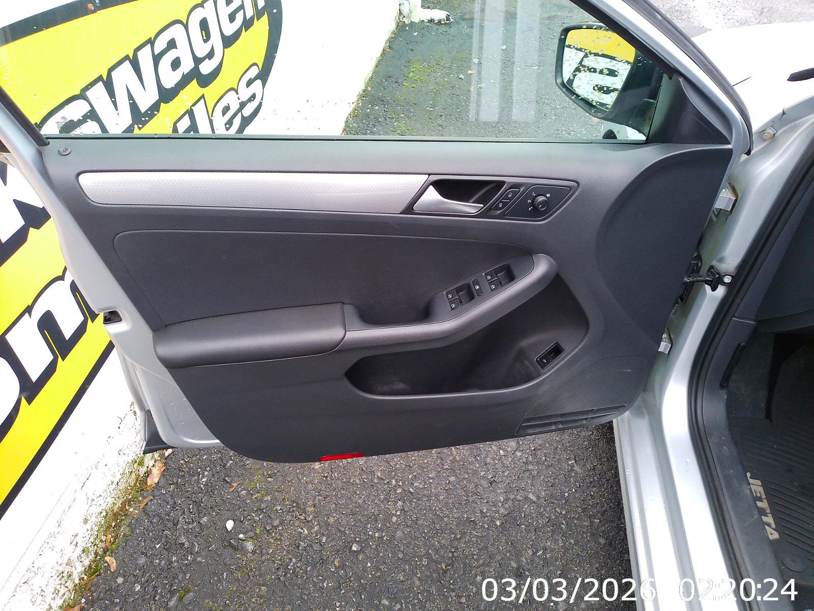 Used 2015 Volkswagen Jetta SE FWD image 9