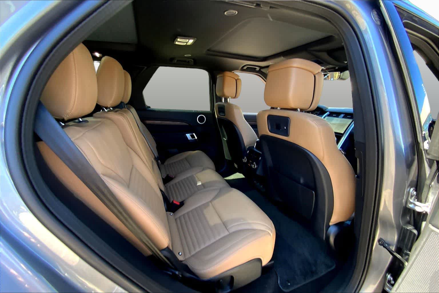 Used 2025 Land Rover Discovery Dynamic SE AWD/4WD image 18