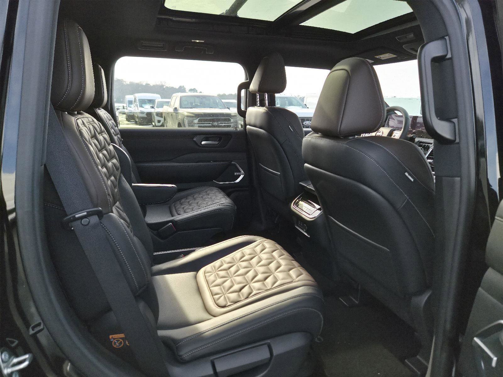 New 2025 Nissan Armada Platinum Reserve image 18