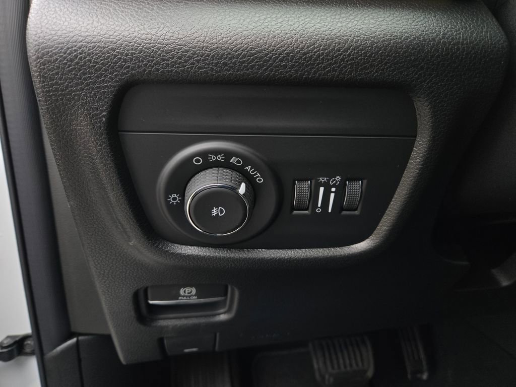 New 2025 Jeep Grand Cherokee Limited image 11