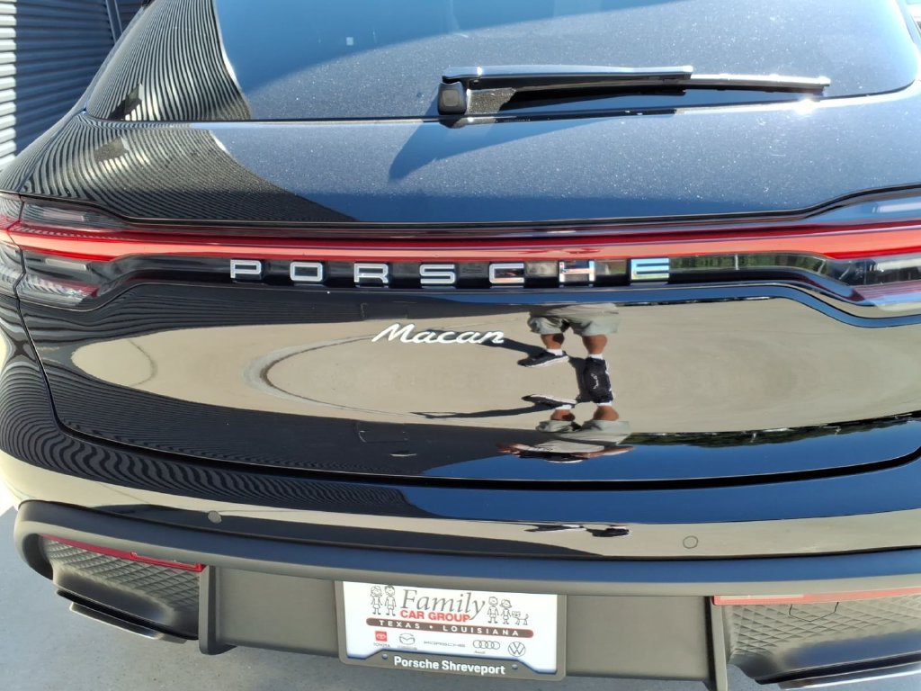 Certified 2026 Porsche Macan AWD/4WD image 12