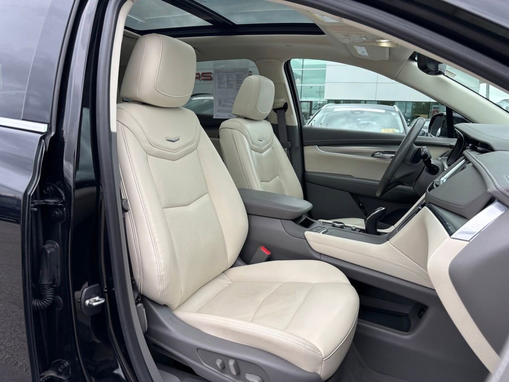 Used 2021 Cadillac XT5 Premium Luxury AWD/4WD image 16