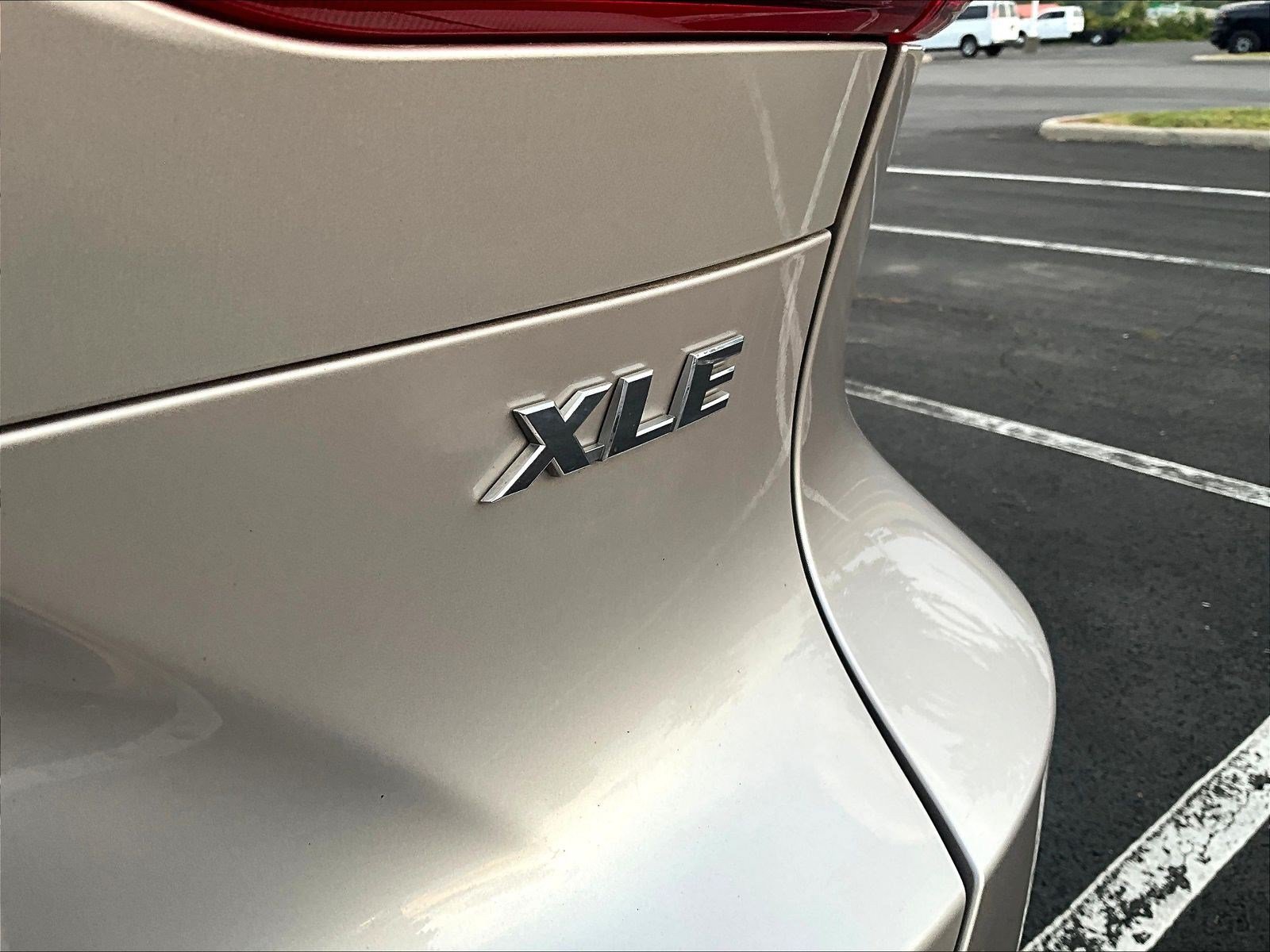 Used 2024 Toyota Venza XLE AWD/4WD image 24