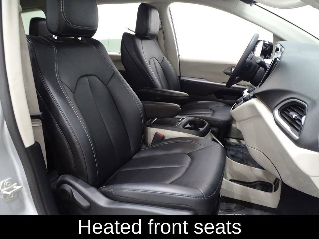Used 2024 Chrysler Pacifica Touring-L image 19