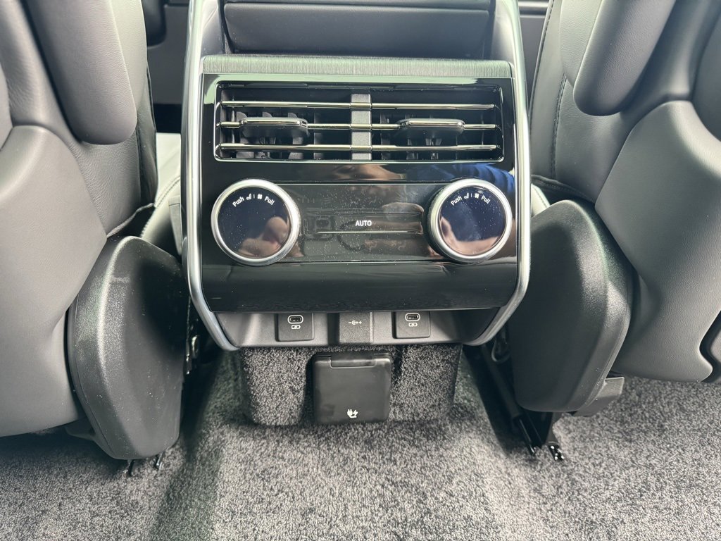 New 2025 Land Rover Range Rover SE image 31