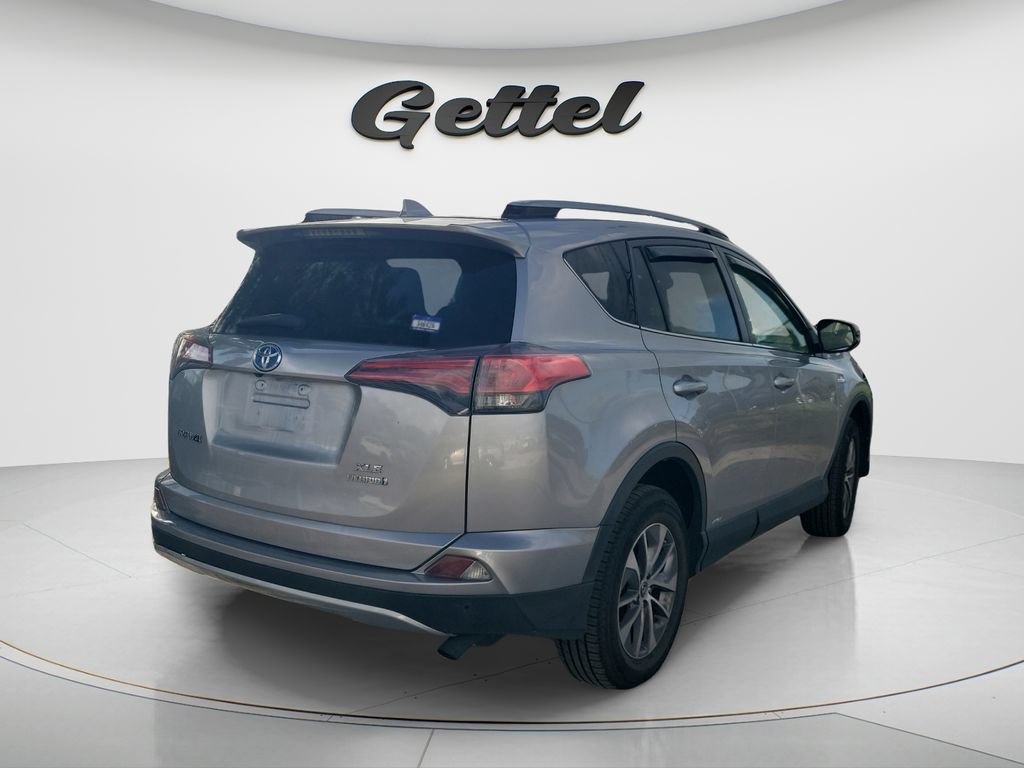 Used 2017 Toyota RAV4 XLE w/ Convenience Package AWD/4WD image 2