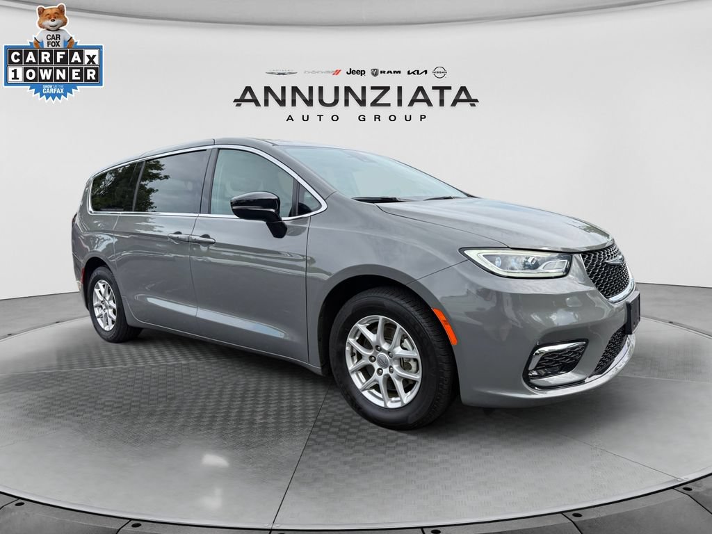 Certified 2025 Chrysler Pacifica Select FWD image 7