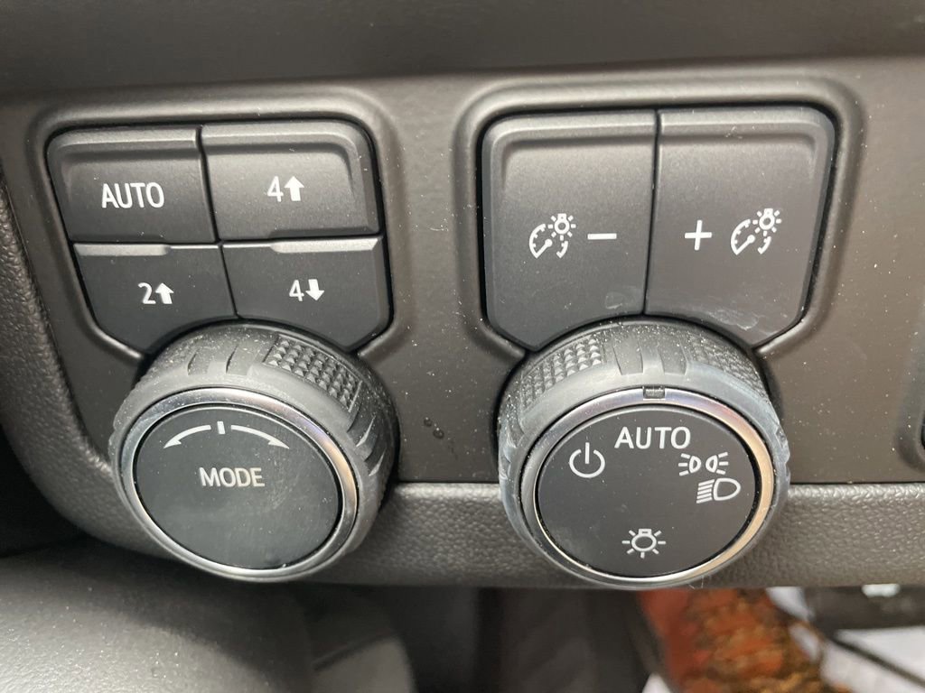 Used 2024 Chevrolet Tahoe Premier AWD/4WD image 17