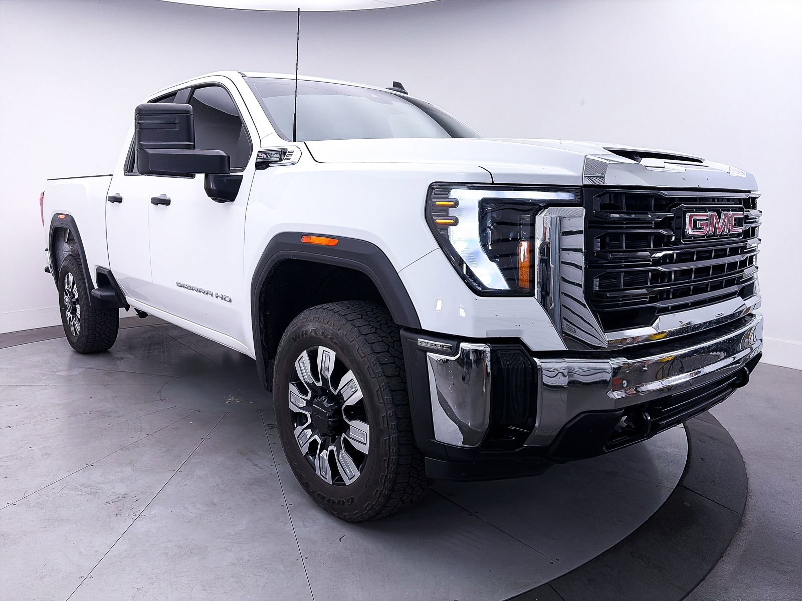 Used 2025 GMC Sierra 2500 Pro RWD image 8