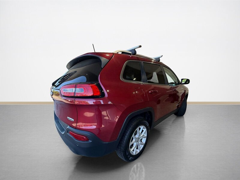 Used 2016 Jeep Cherokee Latitude w/ Safety/Convenience Group AWD/4WD image 4