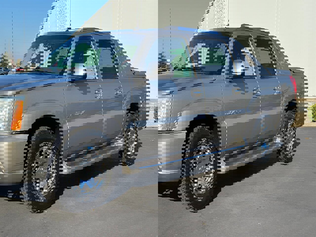 Used 2002 Cadillac Escalade EXT image 19