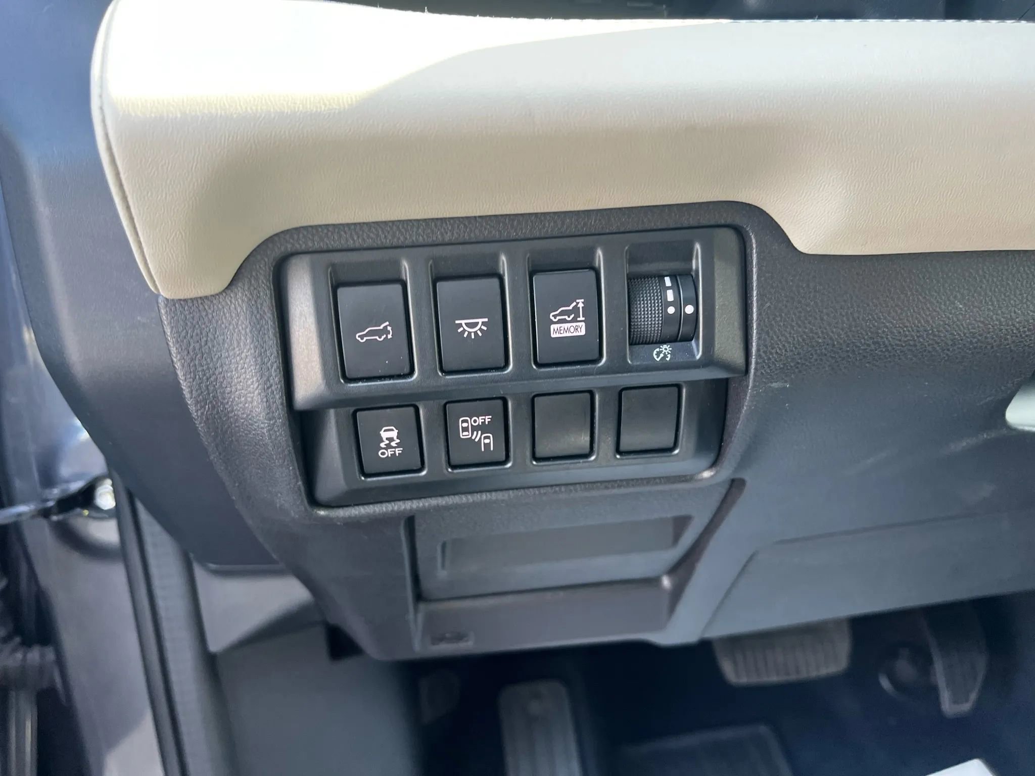 Used 2021 Subaru Ascent Limited w/ Technology Package image 26