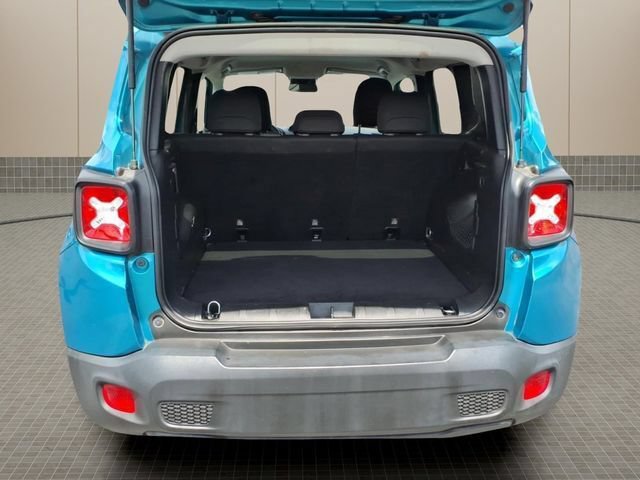 Used 2019 Jeep Renegade Latitude FWD image 8