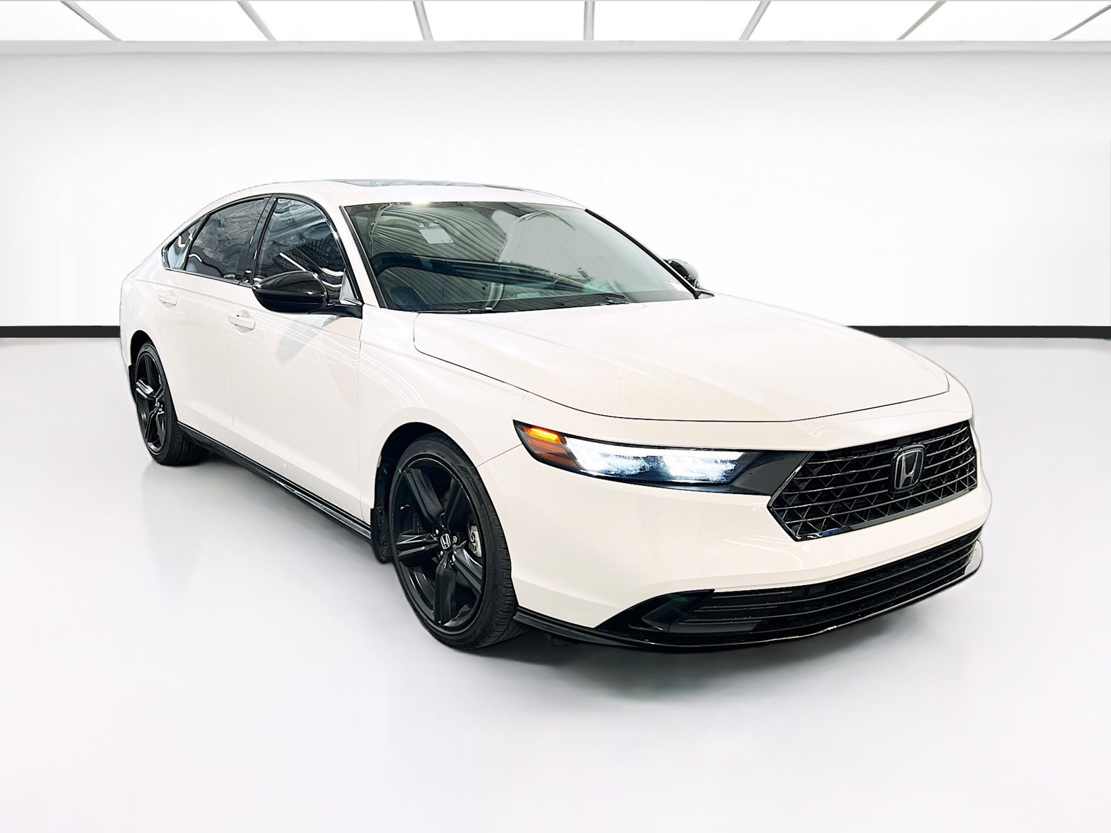 Used 2025 Honda Accord Sport image 3