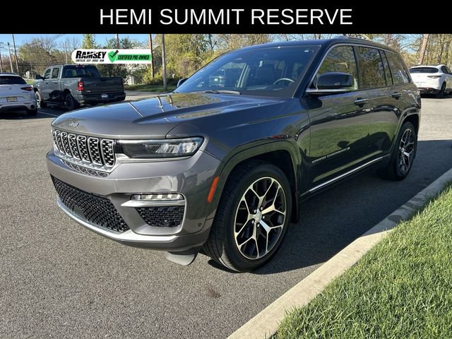 Used 2022 Jeep Grand Cherokee Summit AWD/4WD image 4