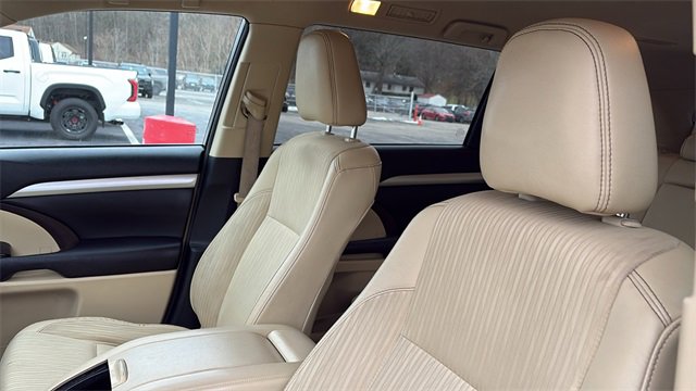 Used 2016 Toyota Highlander Plus image 18