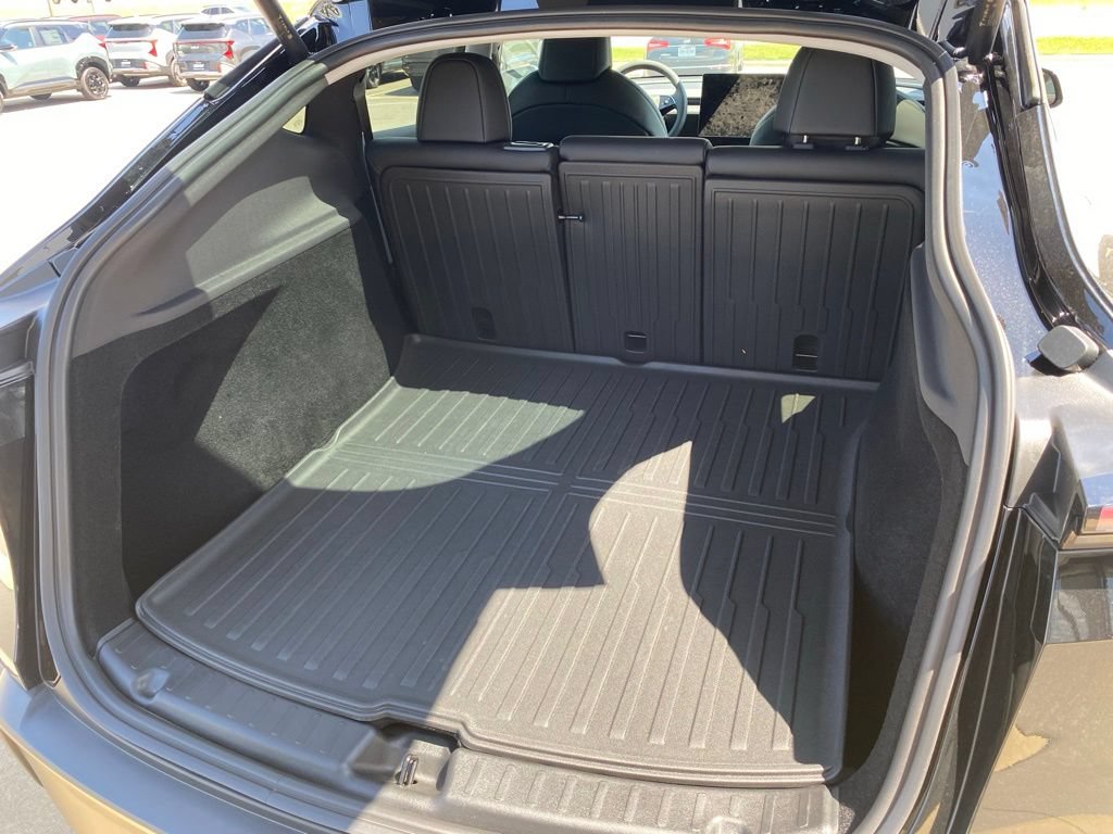 Used 2026 Tesla Model Y 2WD image 33