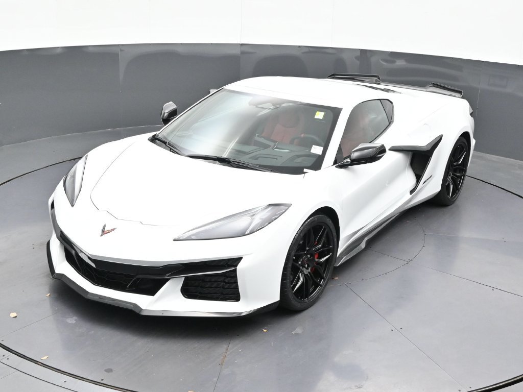 Used 2027 Chevrolet Corvette Z06 RWD image 18