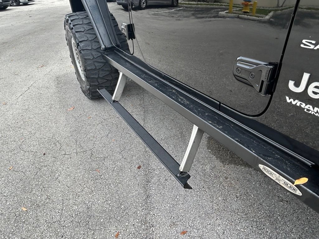 Used 2018 Jeep Wrangler Unlimited Sahara AWD/4WD image 33