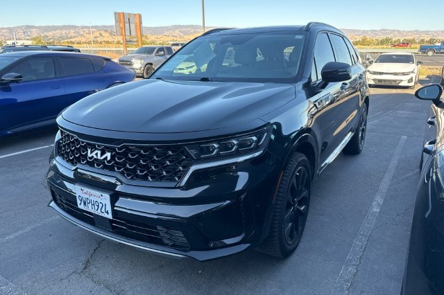 Certified 2022 Kia Sorento SX FWD image 2