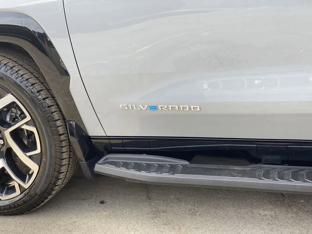Used 2025 Chevrolet Silverado EV RST AWD/4WD image 10