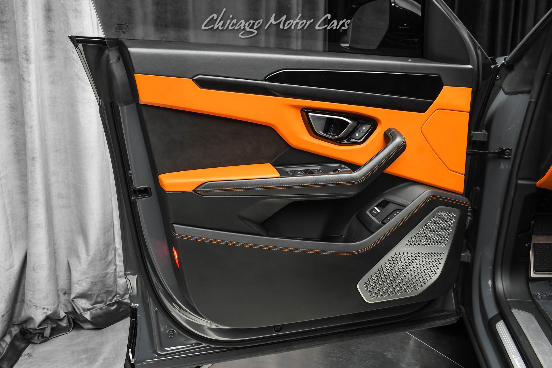 Used 2021 Lamborghini Urus AWD/4WD image 33
