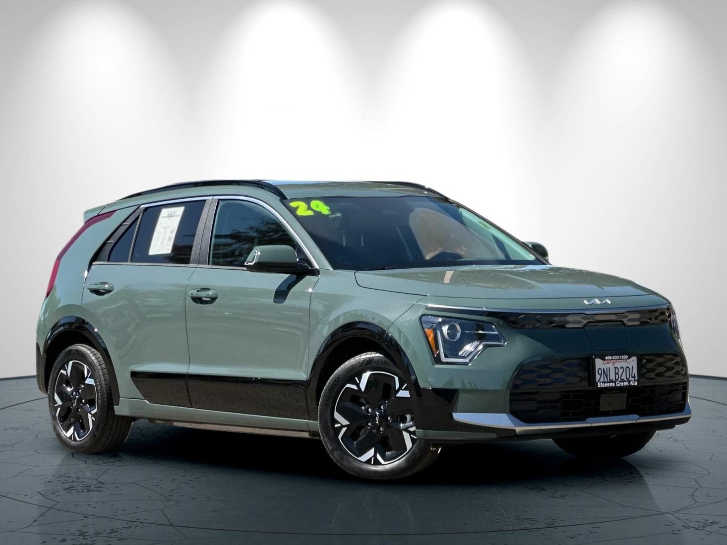 Certified 2024 Kia Niro Wind FWD image 2