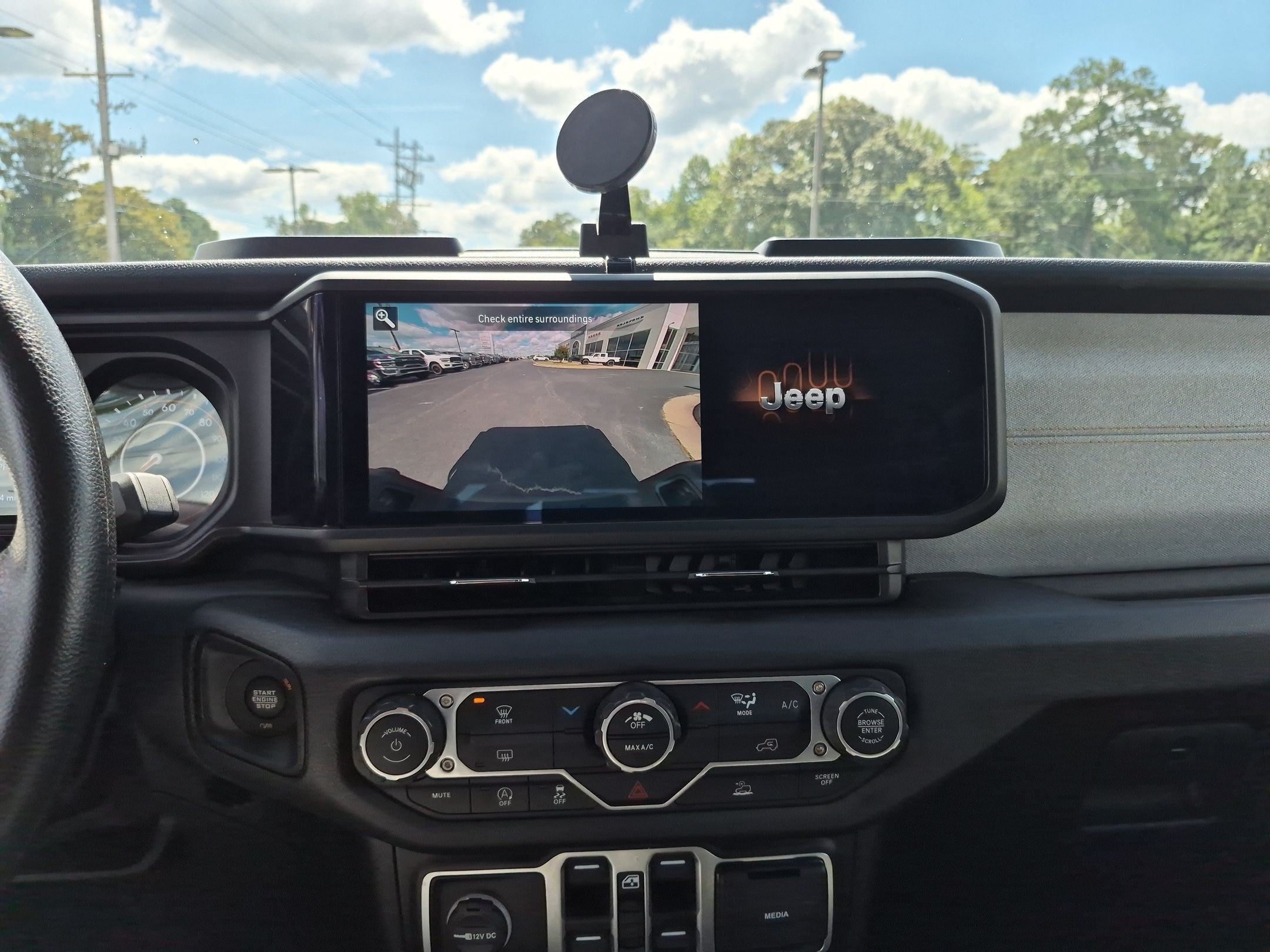 Used 2025 Jeep Gladiator Sport AWD/4WD image 17