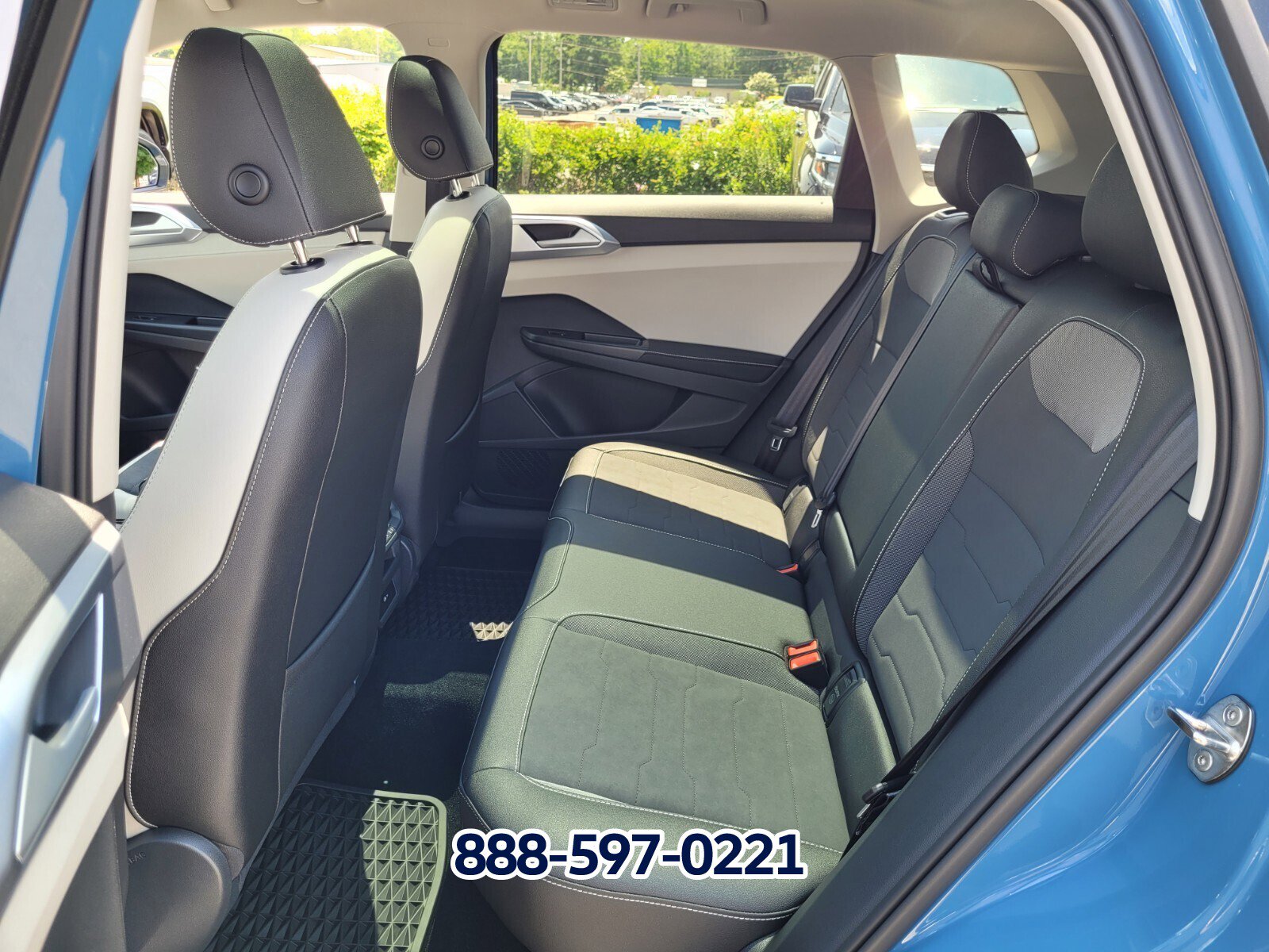 New 2025 Volkswagen Taos SE image 7