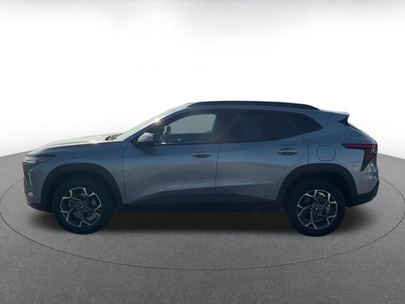 Used 2025 Chevrolet Trax LT image 9