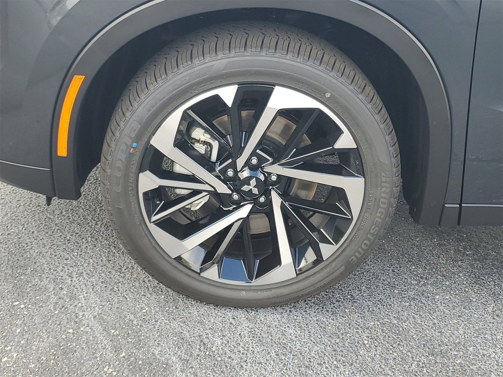 New 2025 Mitsubishi Outlander SE image 31