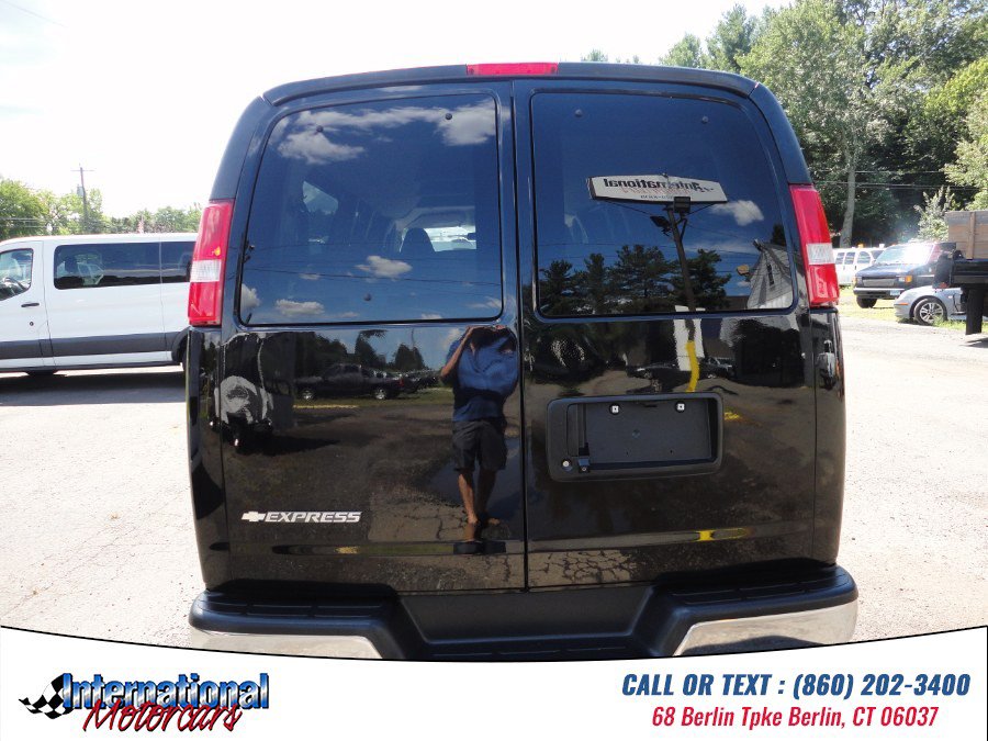 Used 2020 Chevrolet Express 3500 LT w/ LT Preferred Equipment Group RWD image 11