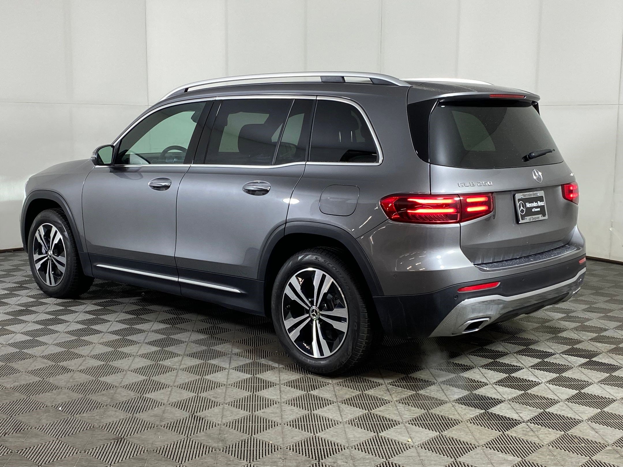 Used 2026 Mercedes-Benz GLB 250 4MATIC image 3