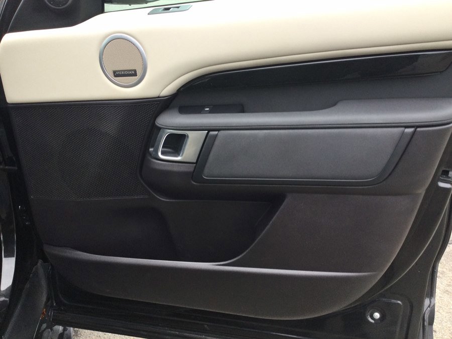 Used 2018 Land Rover Discovery SE image 43