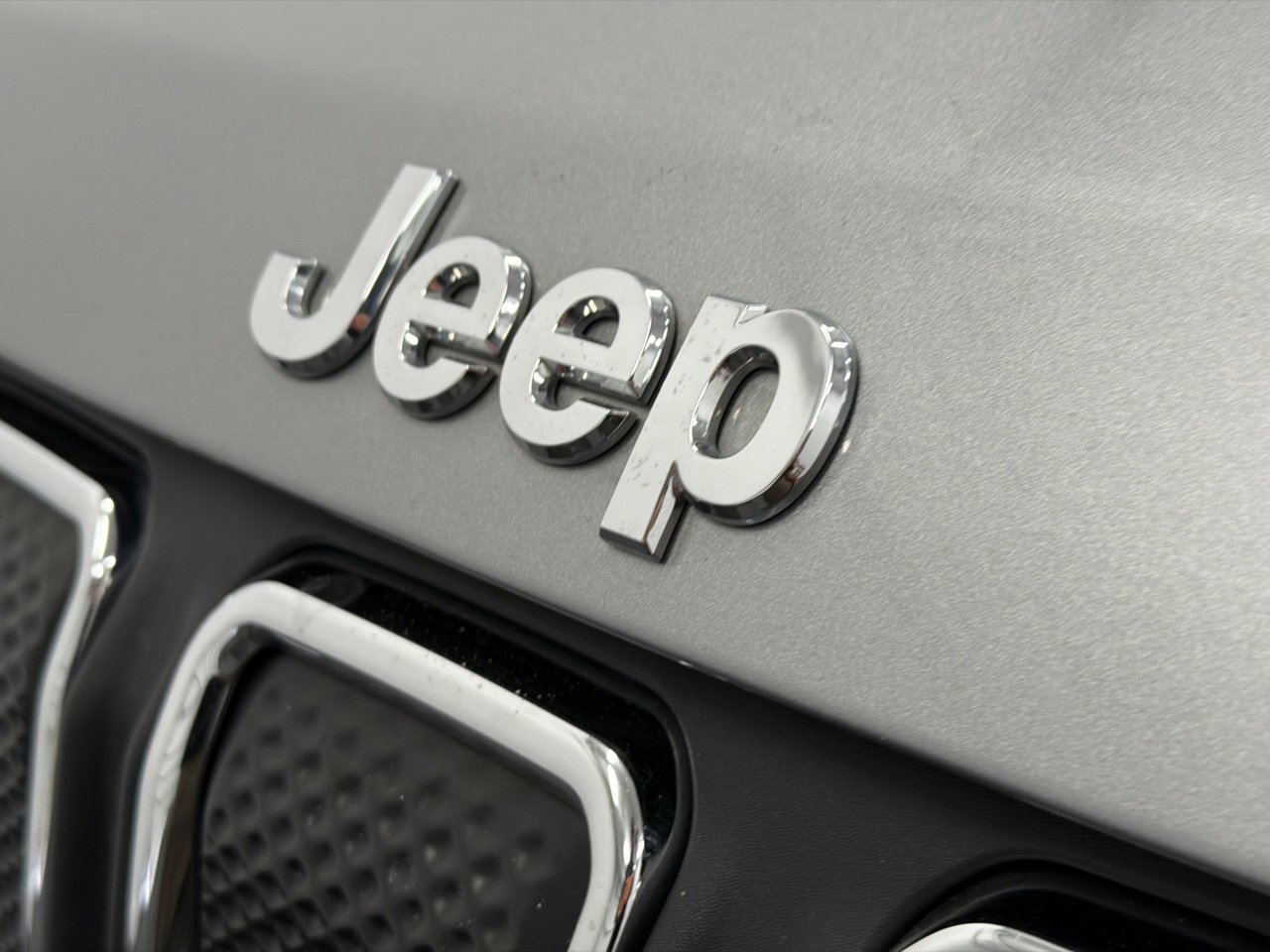 Used 2022 Jeep Compass Sport image 12