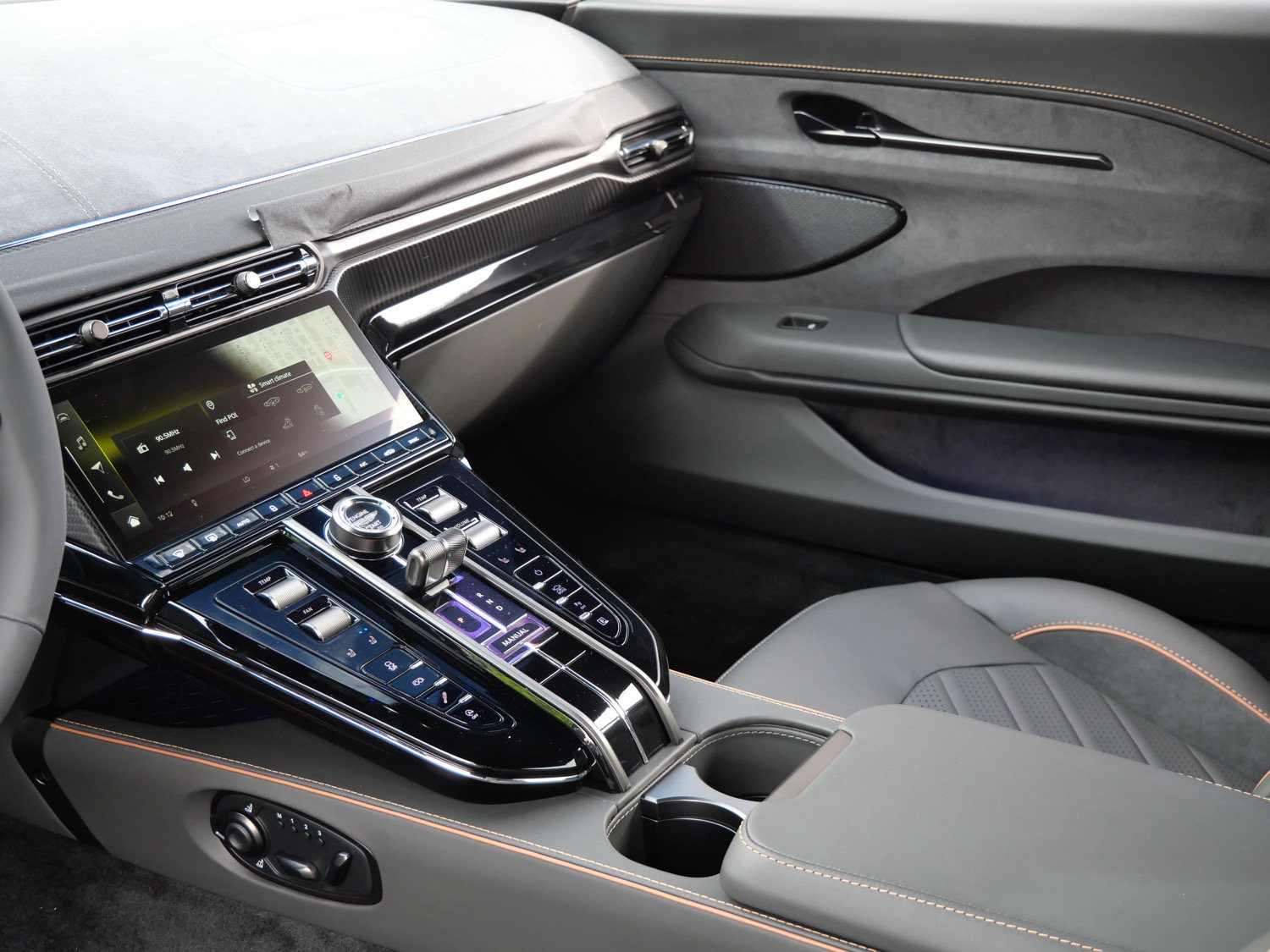 New 2026 Aston Martin V8 Vantage S RWD image 10