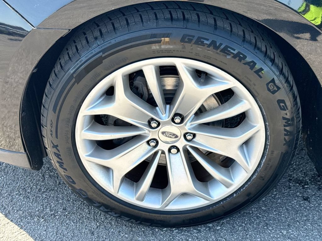 Used 2018 Ford Taurus Limited FWD image 2