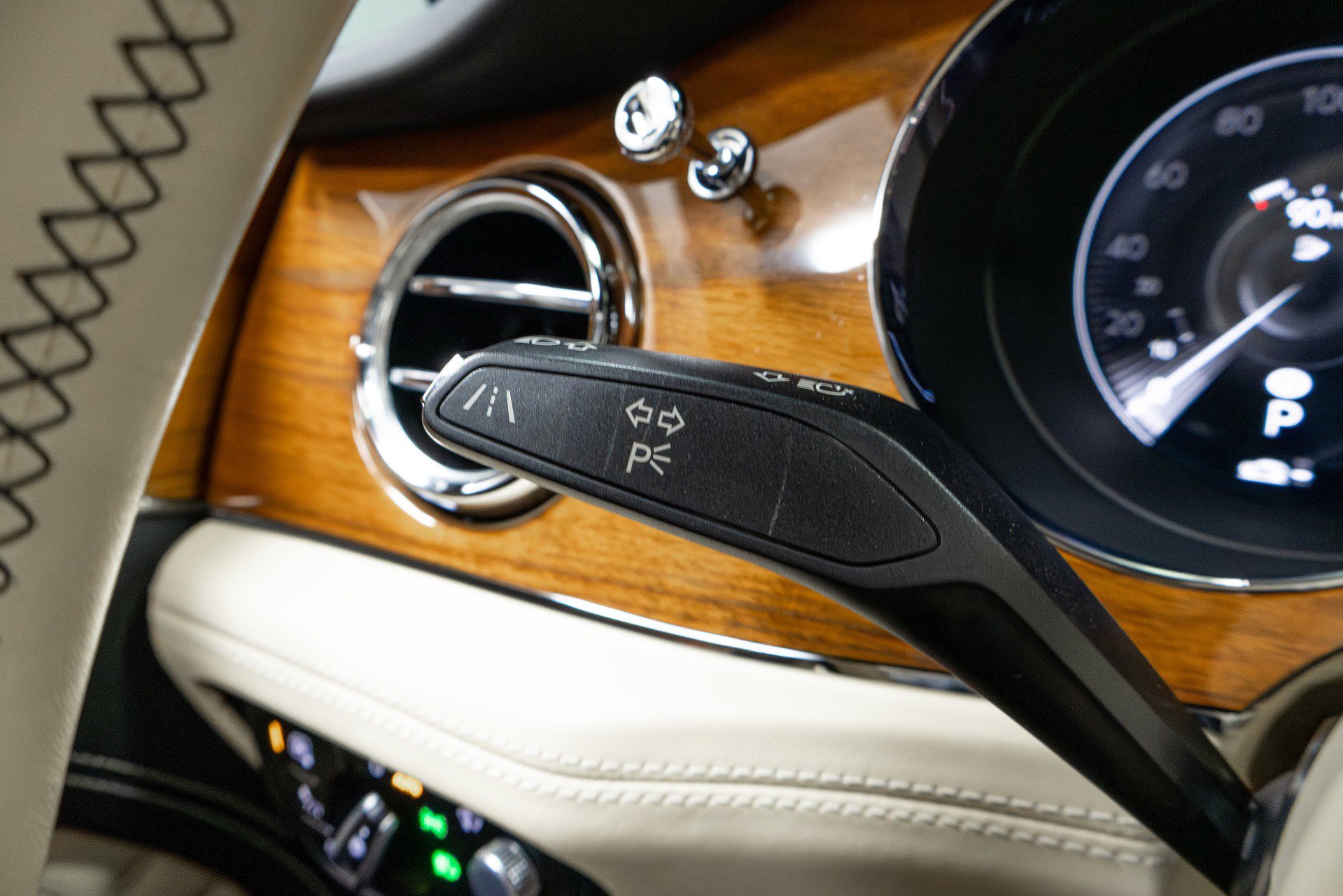 Used 2021 Bentley Bentayga w/ First Edition Specification AWD/4WD image 68