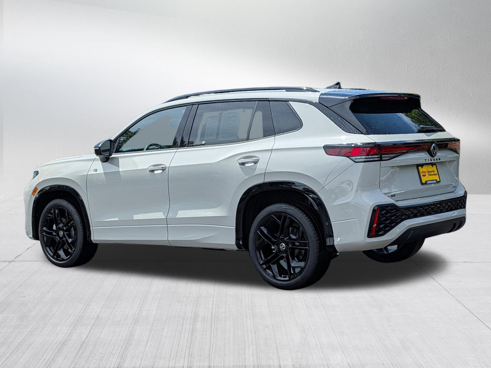 Certified 2026 Volkswagen Tiguan SE R-Line AWD/4WD image 5