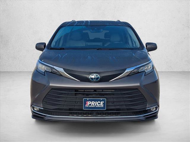 Used 2021 Toyota Sienna XLE w/ XLE Plus Package image 2