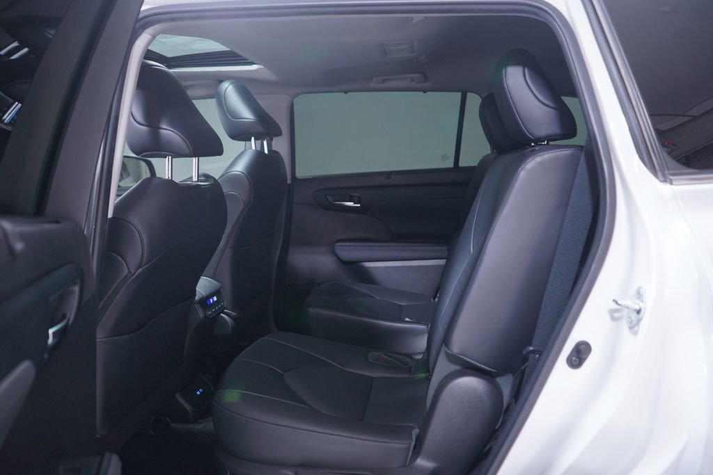 Used 2022 Toyota Highlander XLE image 9