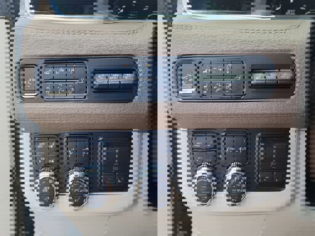 Used 2022 GMC Yukon Denali w/ Advanced Technology Package image 19