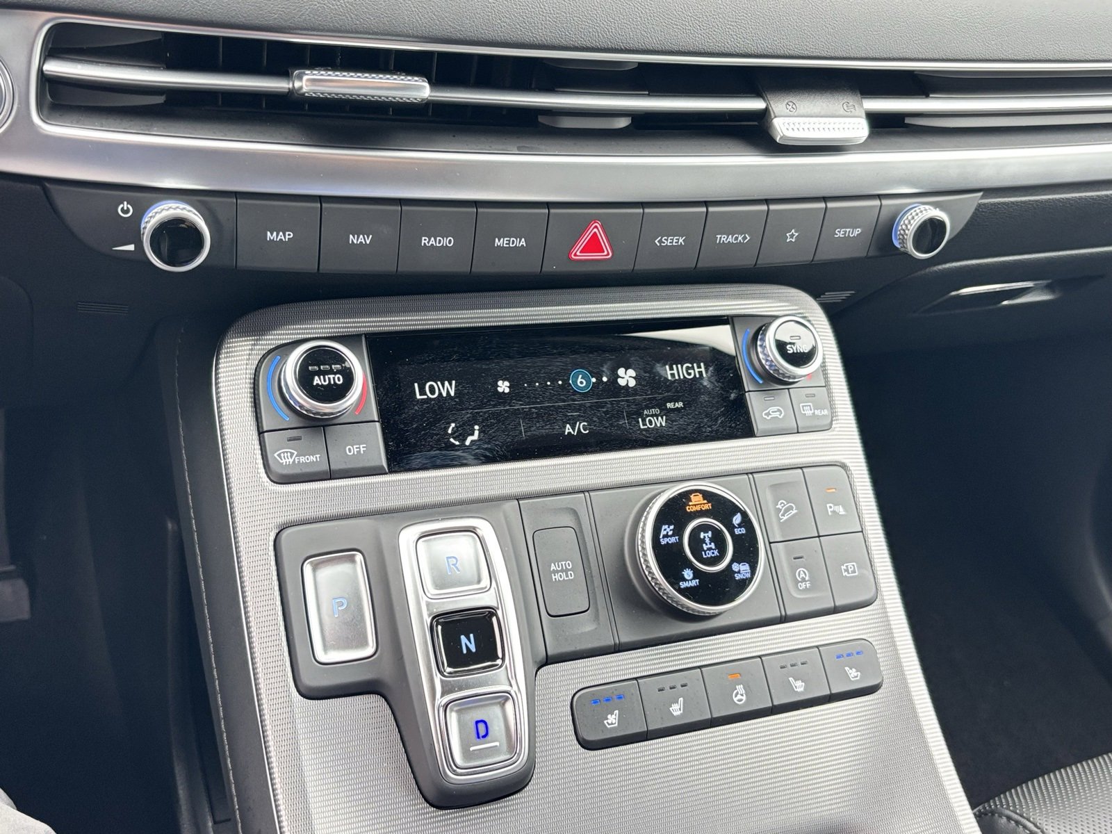 Used 2024 Hyundai Palisade Calligraphy image 25