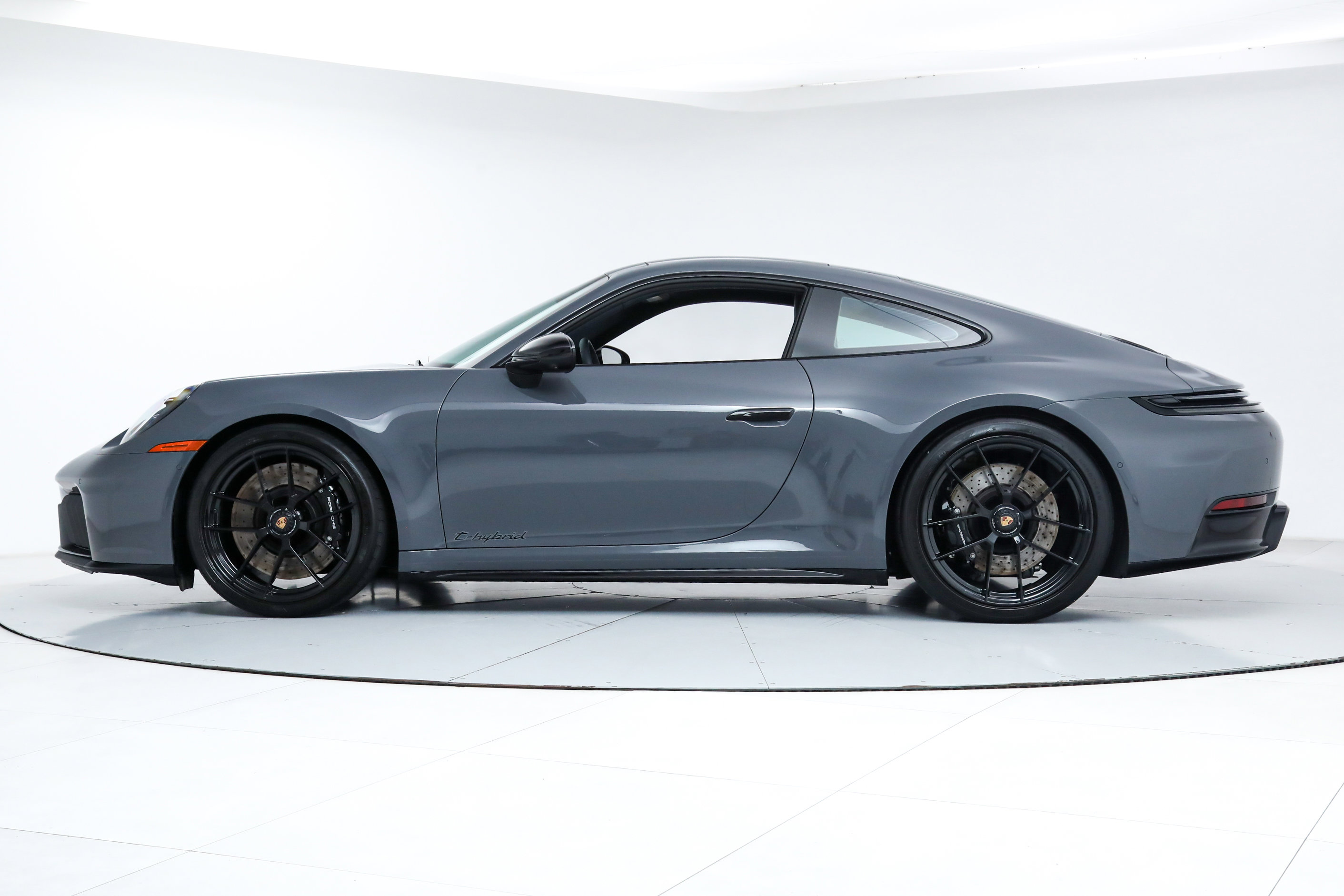 Used 2025 Porsche 911 Carrera GTS image 2